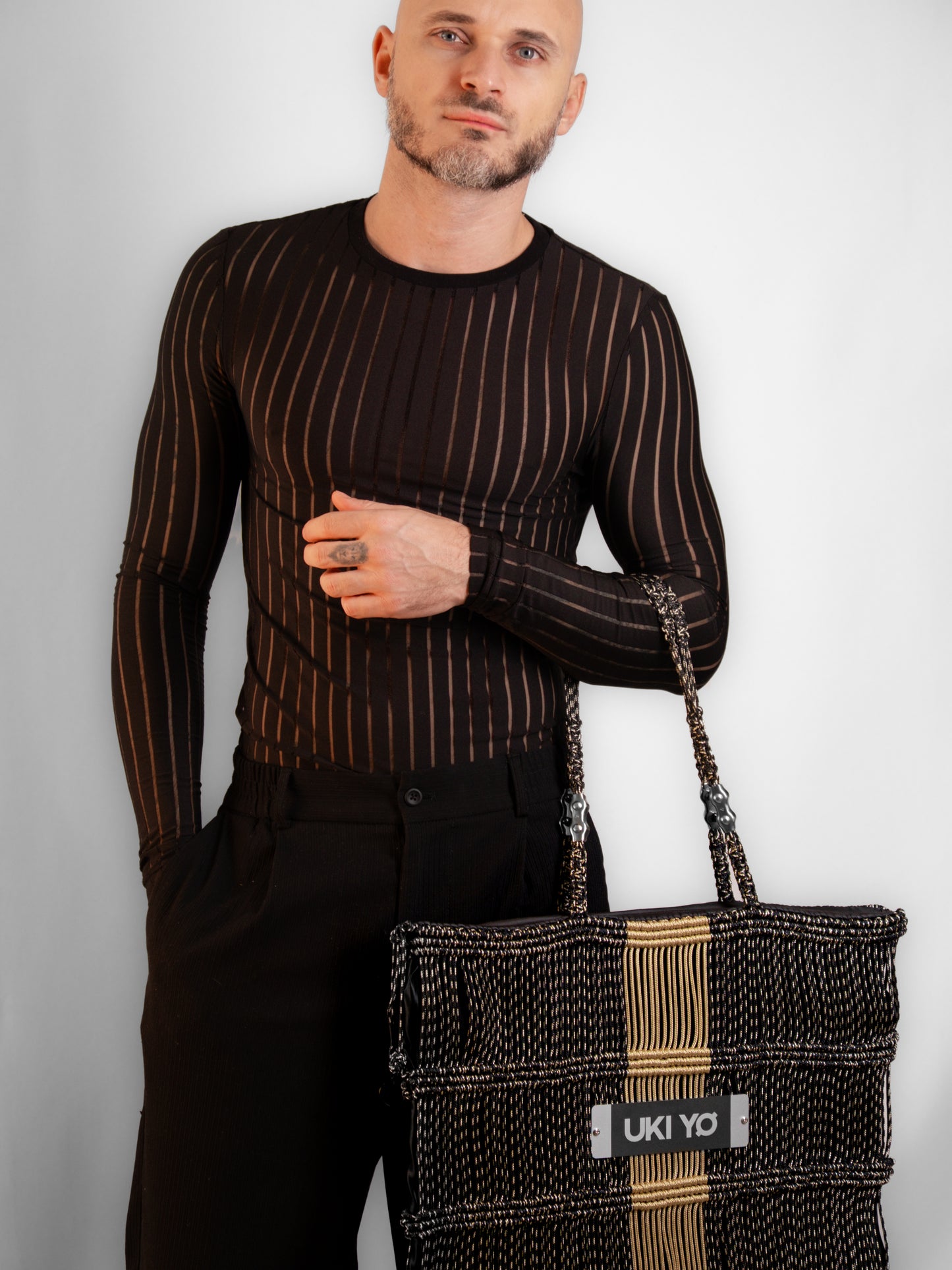 Borsa tote fatta a mano in filo marrone e nero - con portachiavi