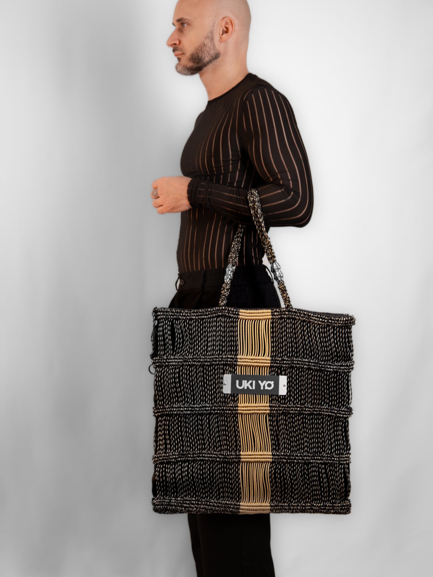 Borsa tote fatta a mano in filo marrone e nero - con portachiavi