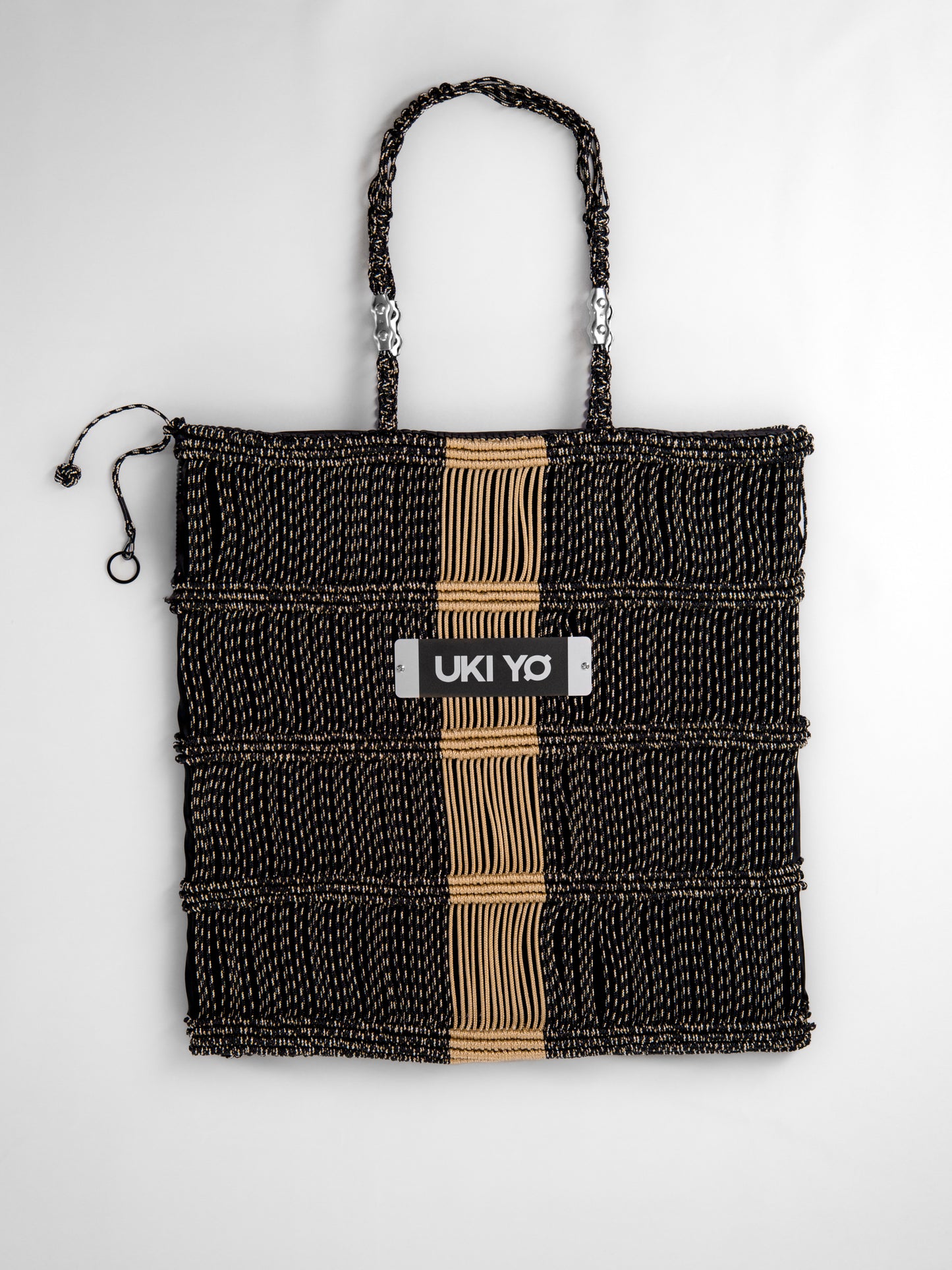 Borsa tote fatta a mano in filo marrone e nero - con portachiavi