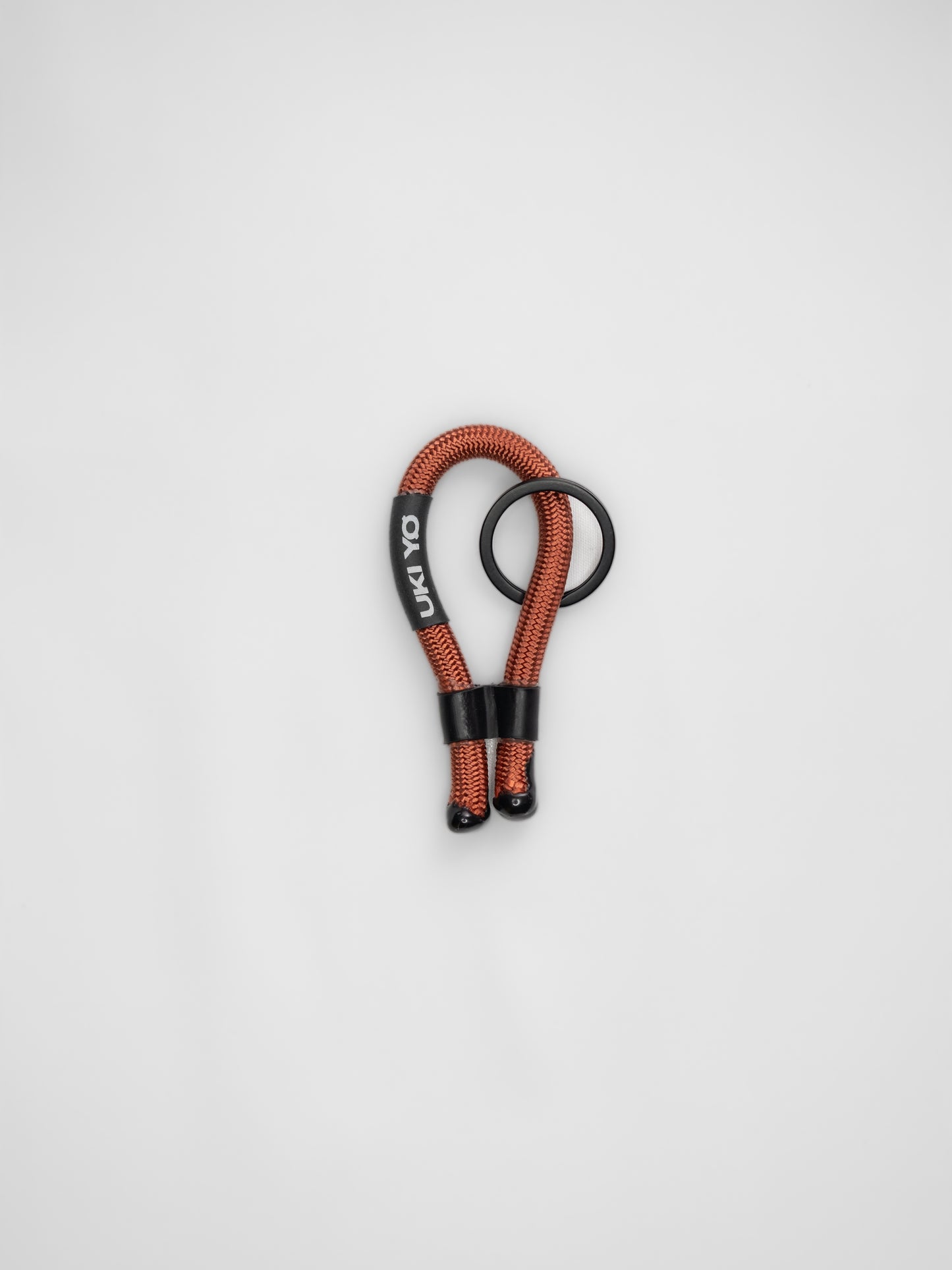 Accessorio fatto a mano in filo – Decorazione versatile per abbigliamento o borse