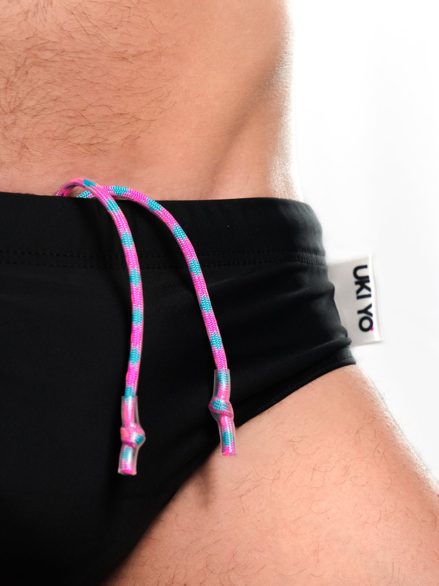 Nero - Slip da bagno da uomo neri