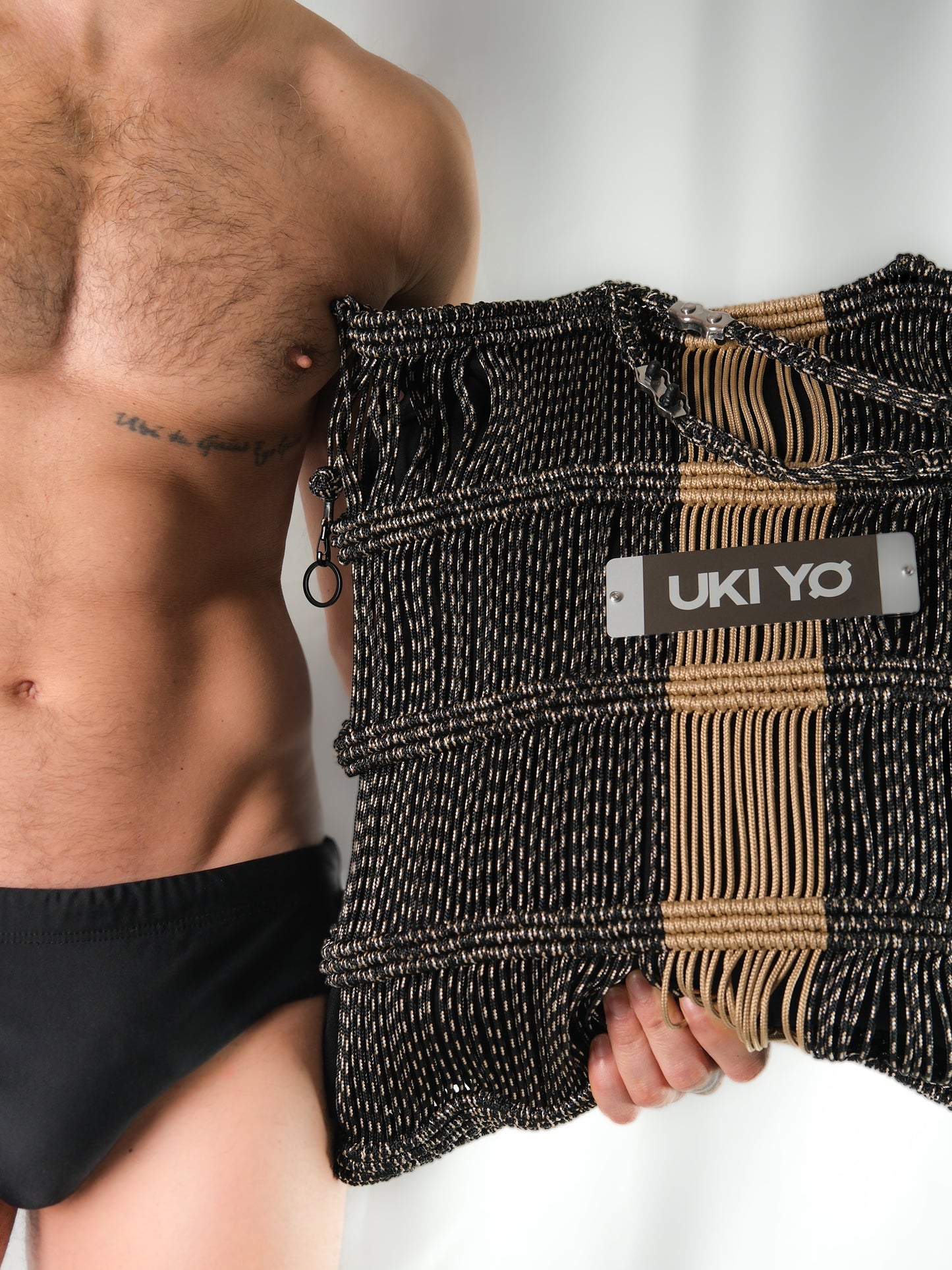 Borsa tote fatta a mano in filo marrone e nero - con portachiavi