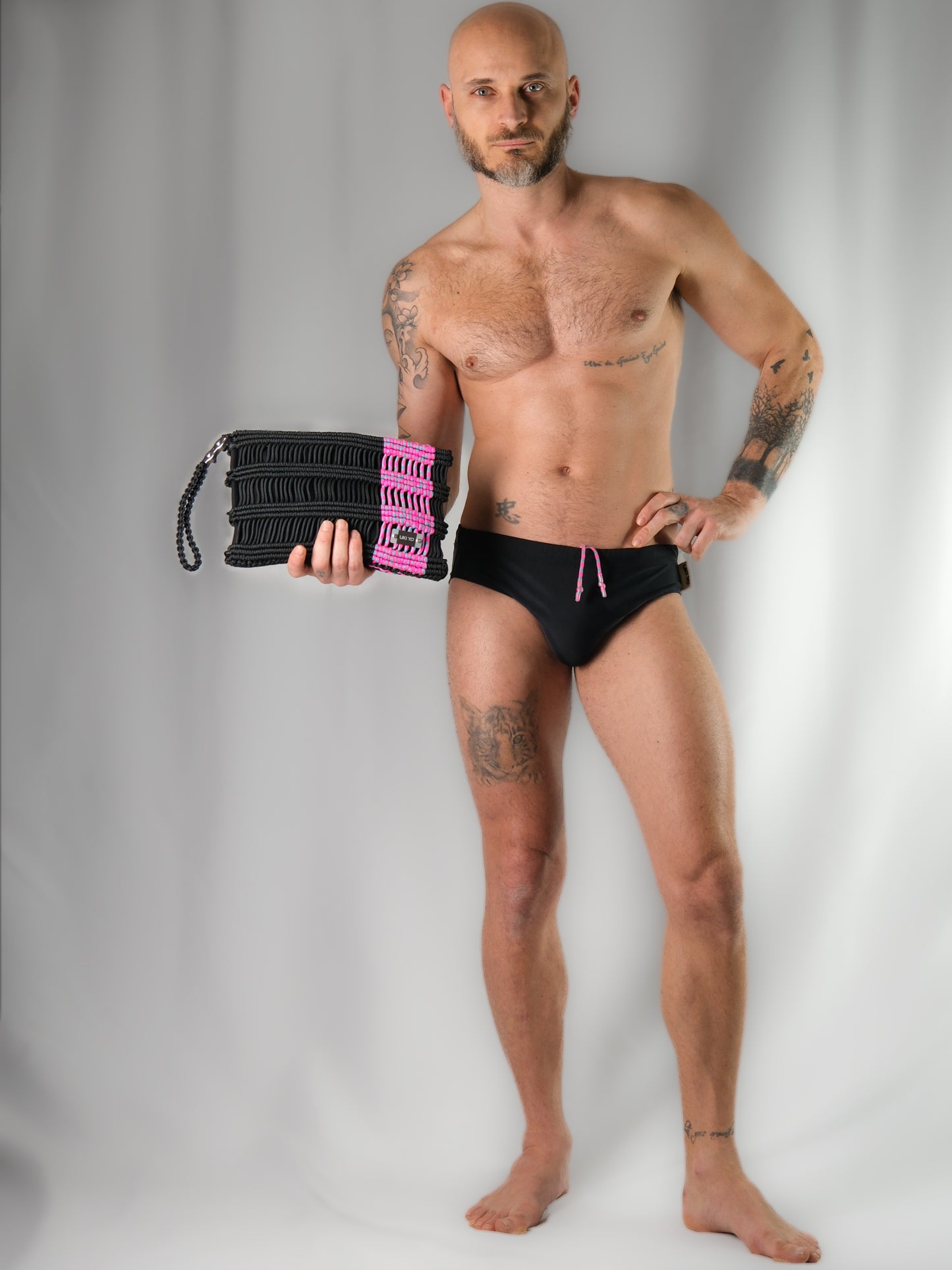 Borsa a mano in filo nero - rosa e ciano